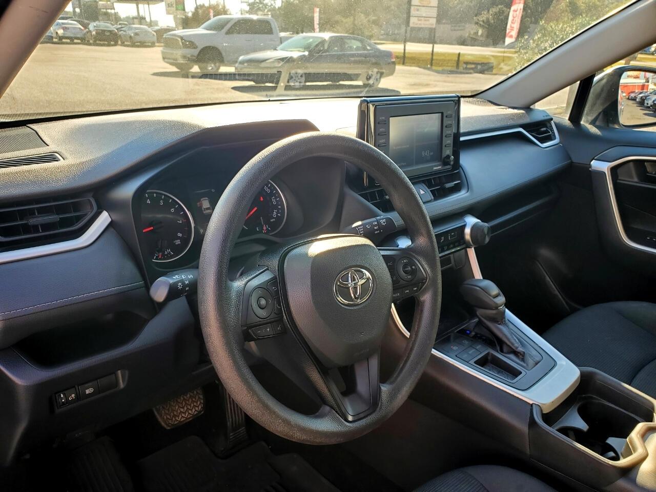 Toyota RAV4 LE 2020