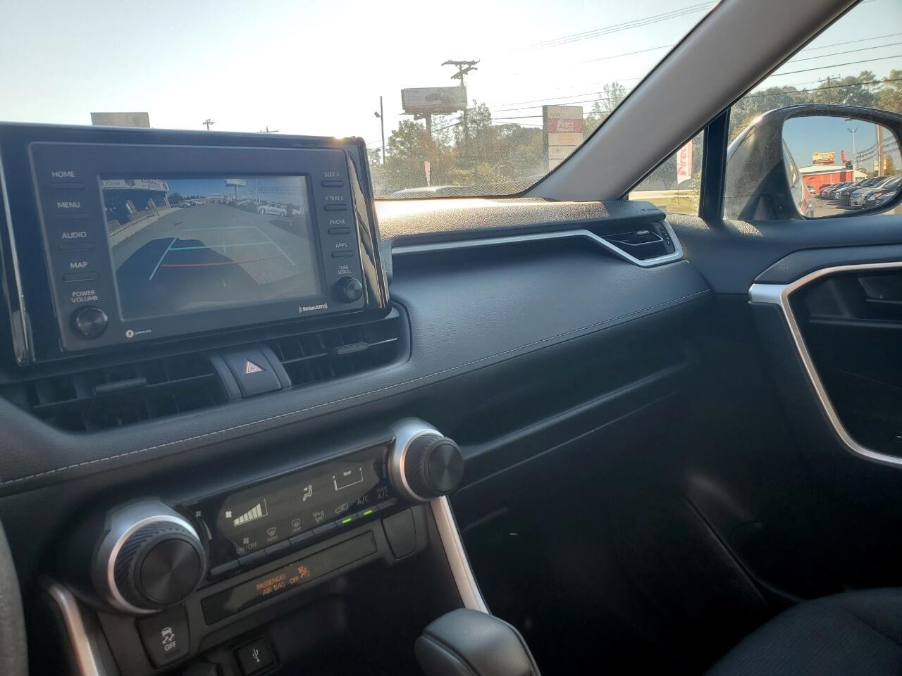 Toyota RAV4 LE 2020