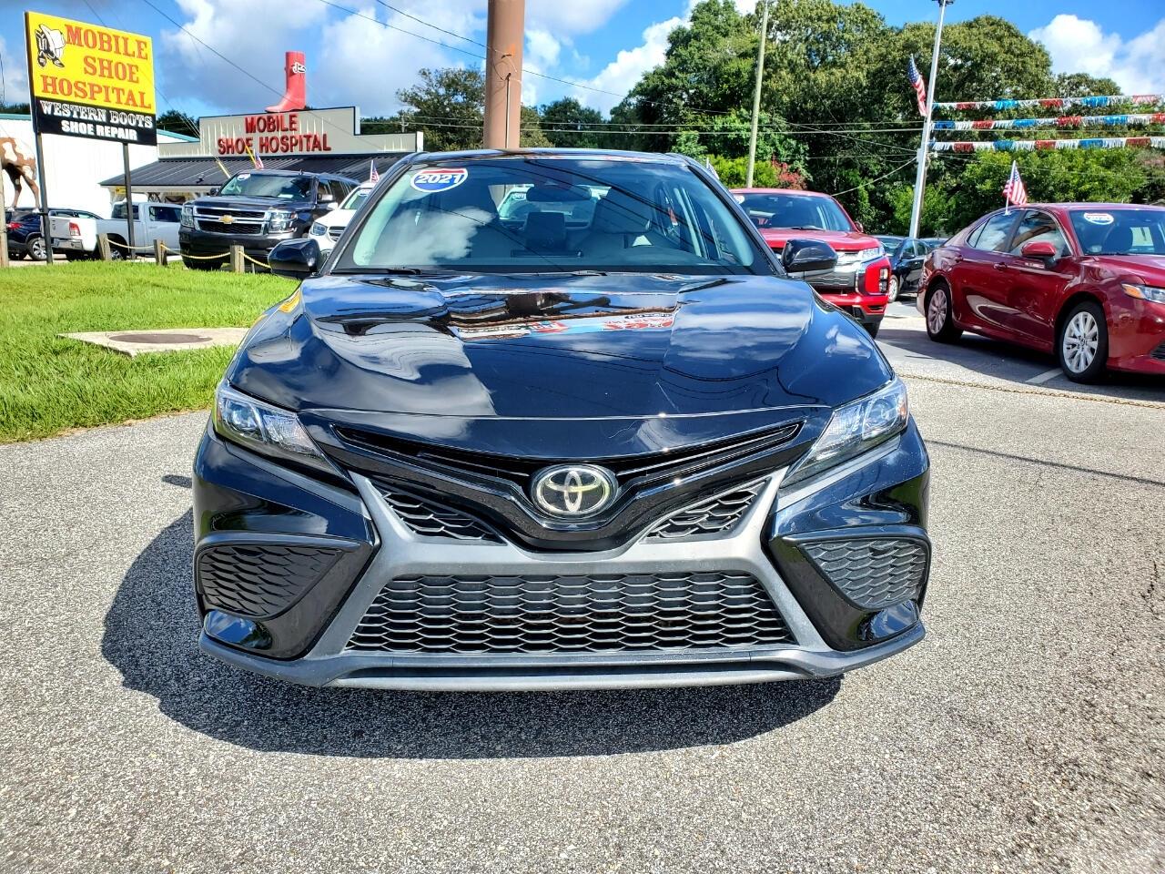 Toyota Camry SE 2021