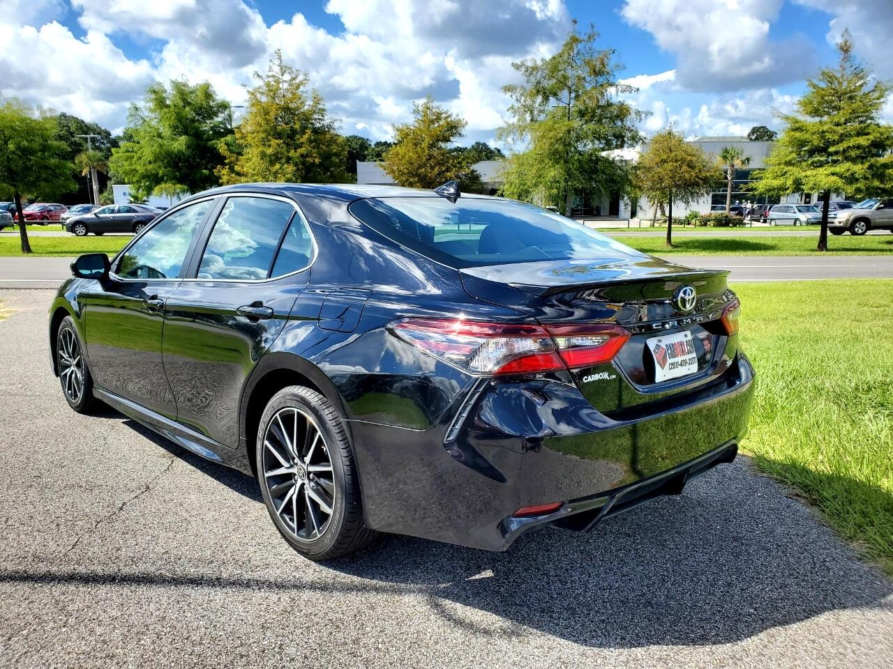 Toyota Camry SE 2021