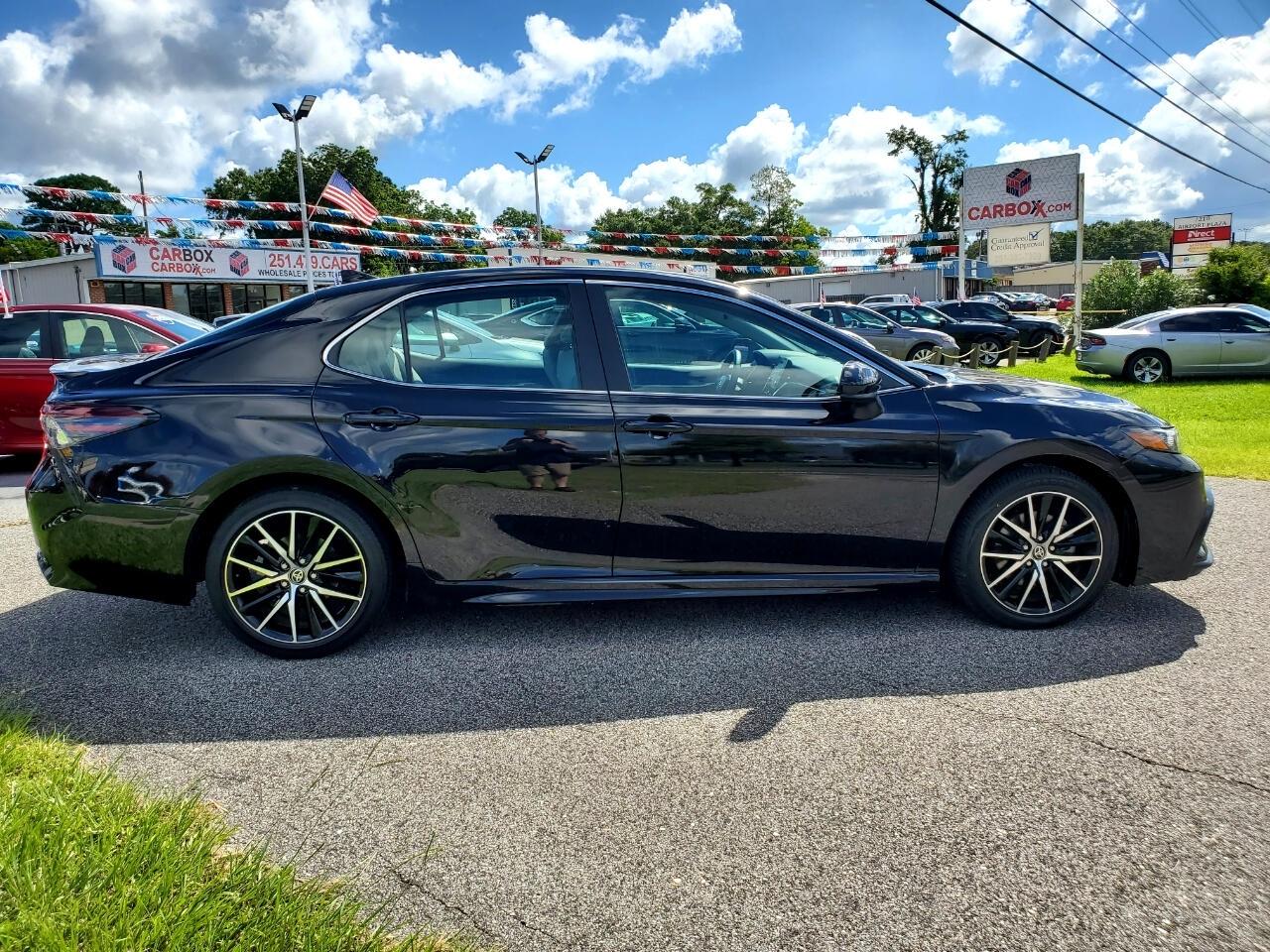 Toyota Camry SE 2021
