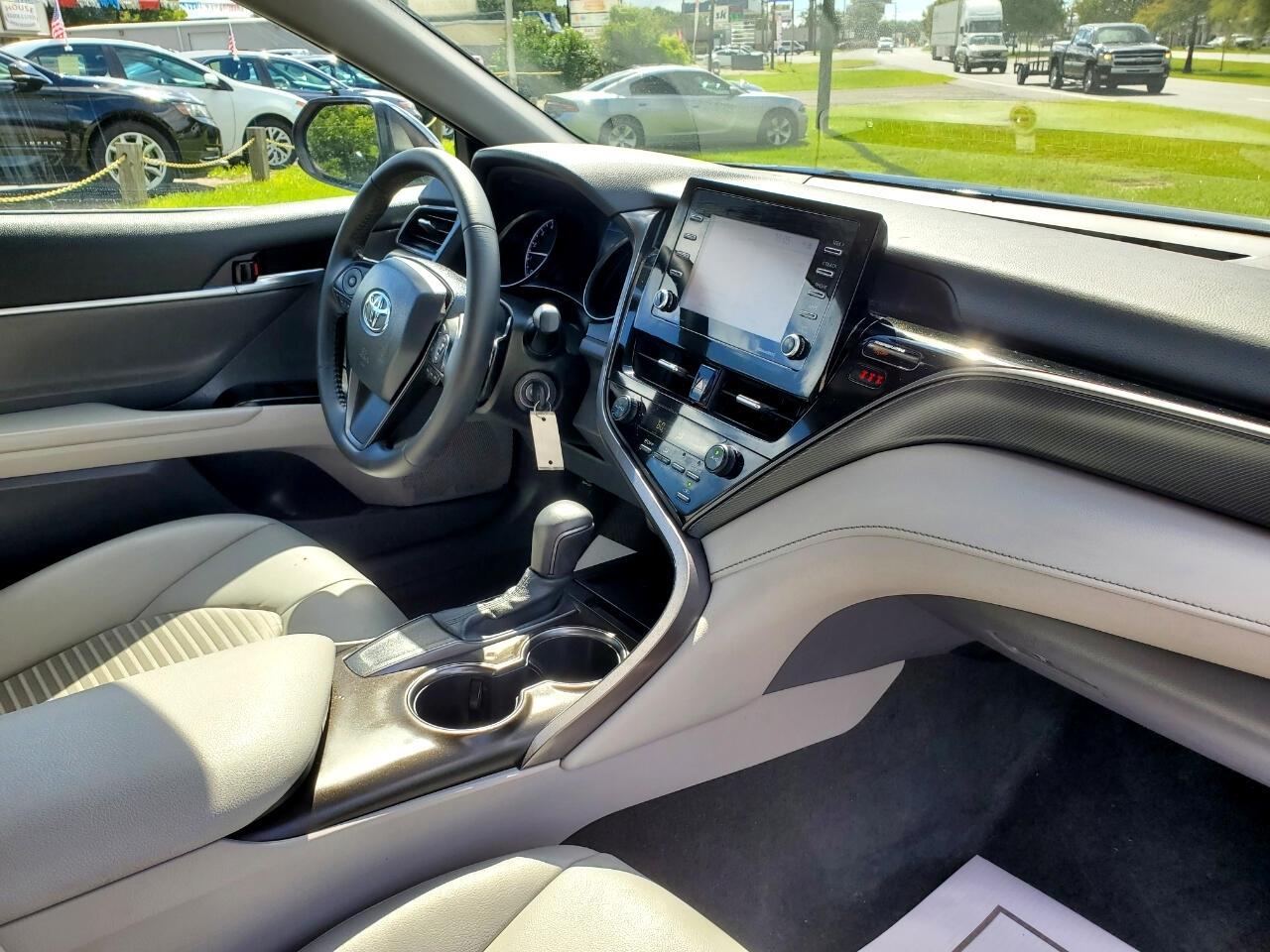 Toyota Camry SE 2021