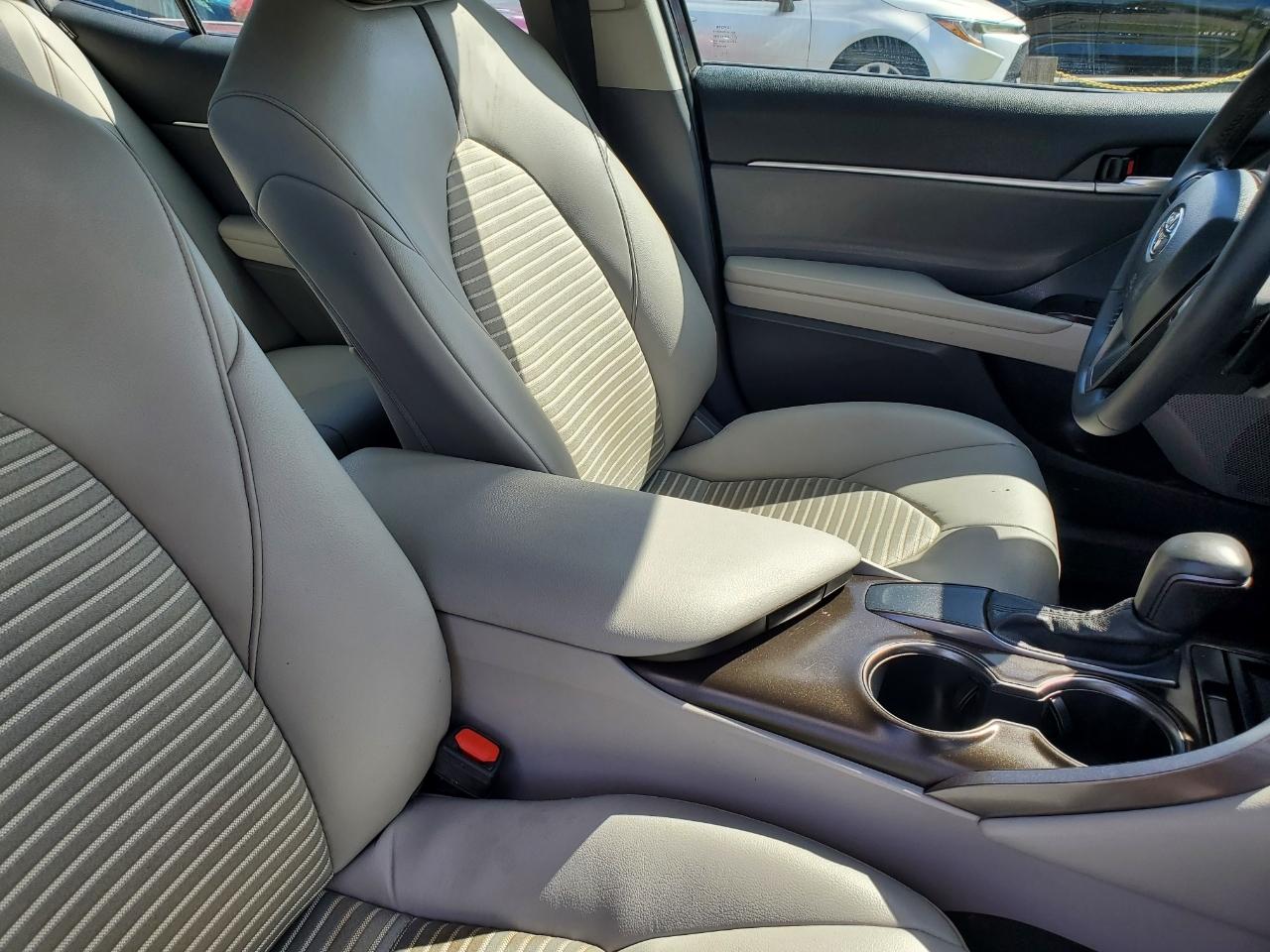 Toyota Camry SE 2021