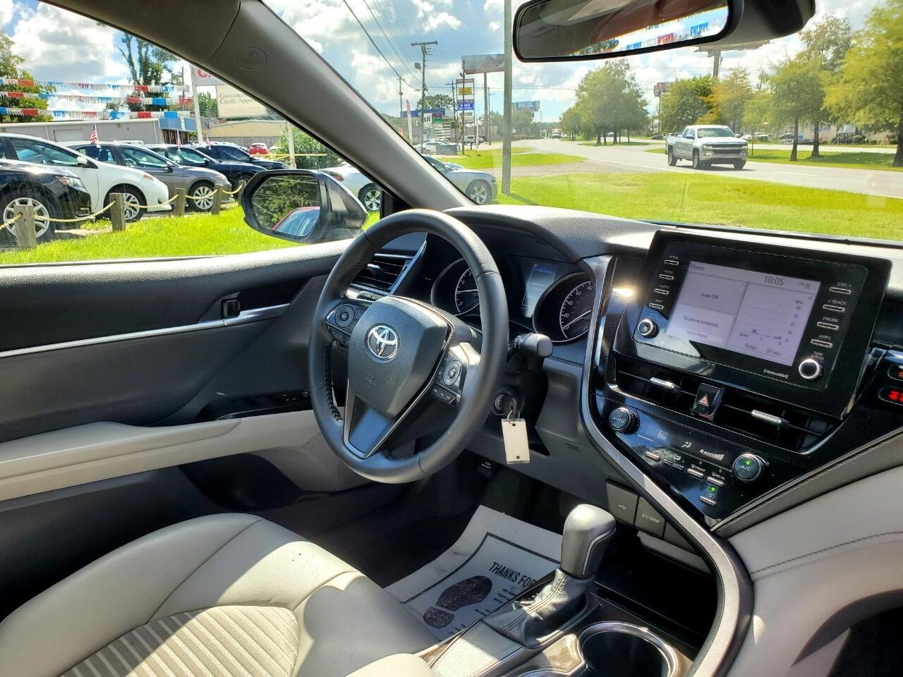 Toyota Camry SE 2021