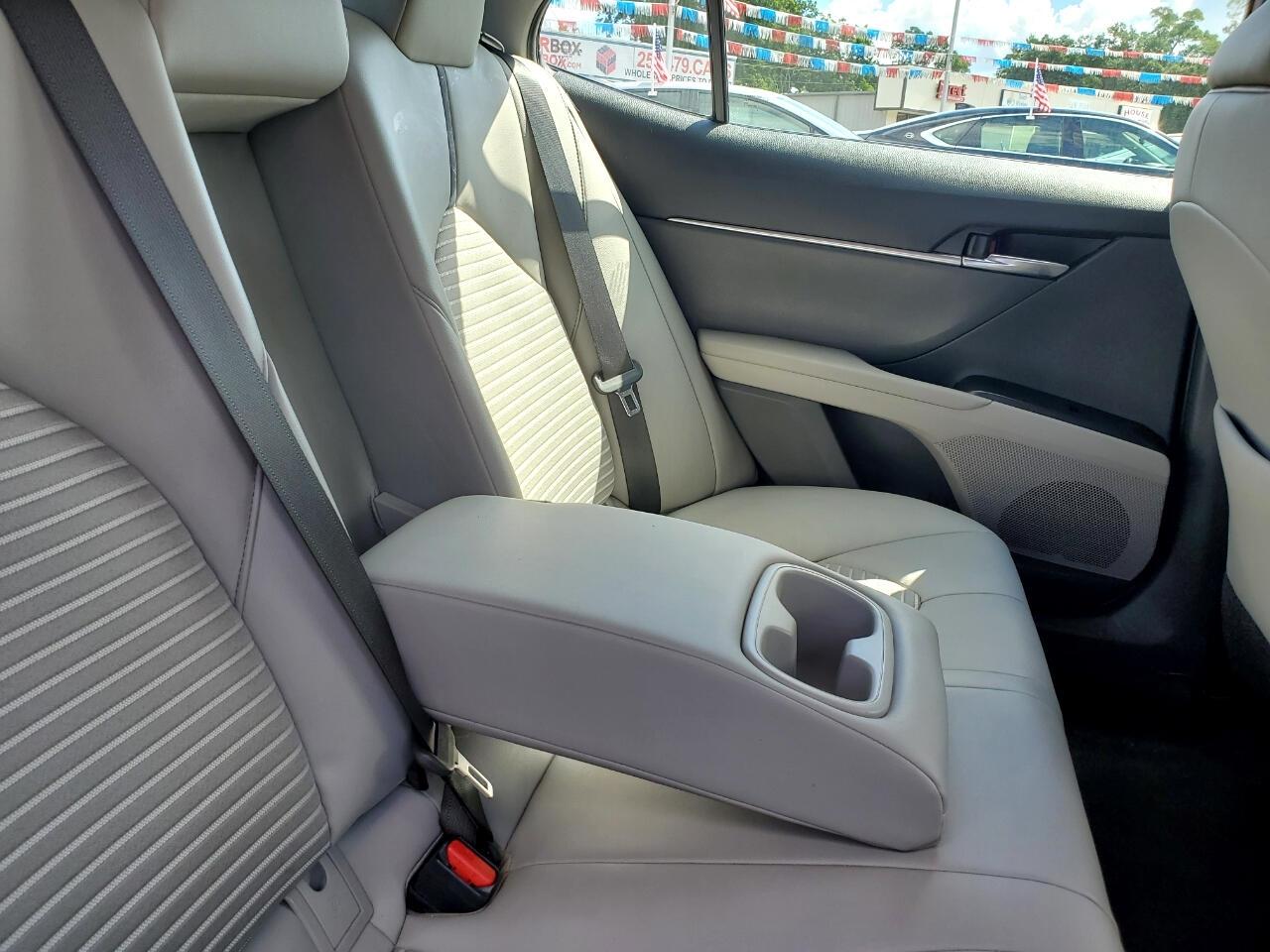Toyota Camry SE 2021