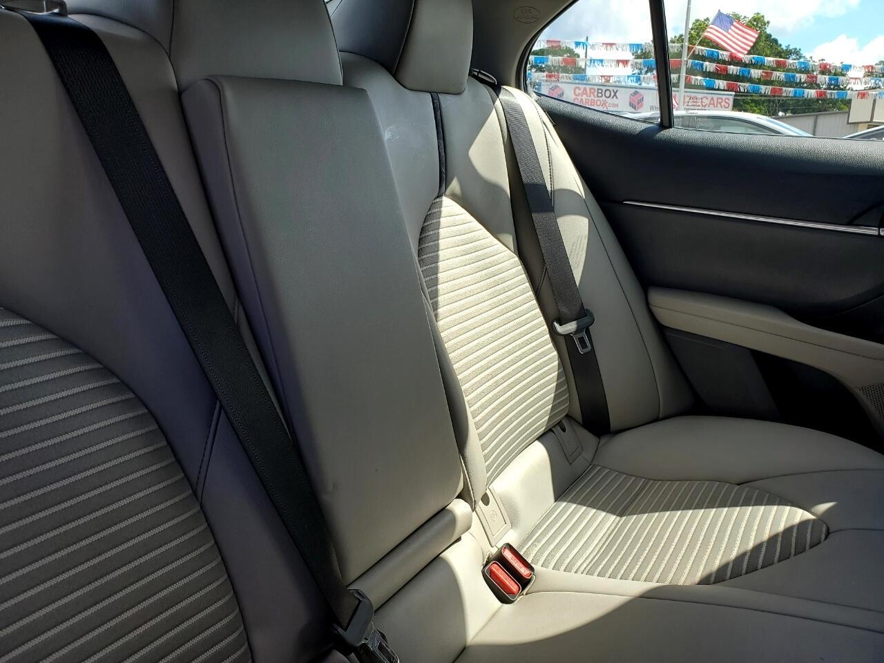 Toyota Camry SE 2021