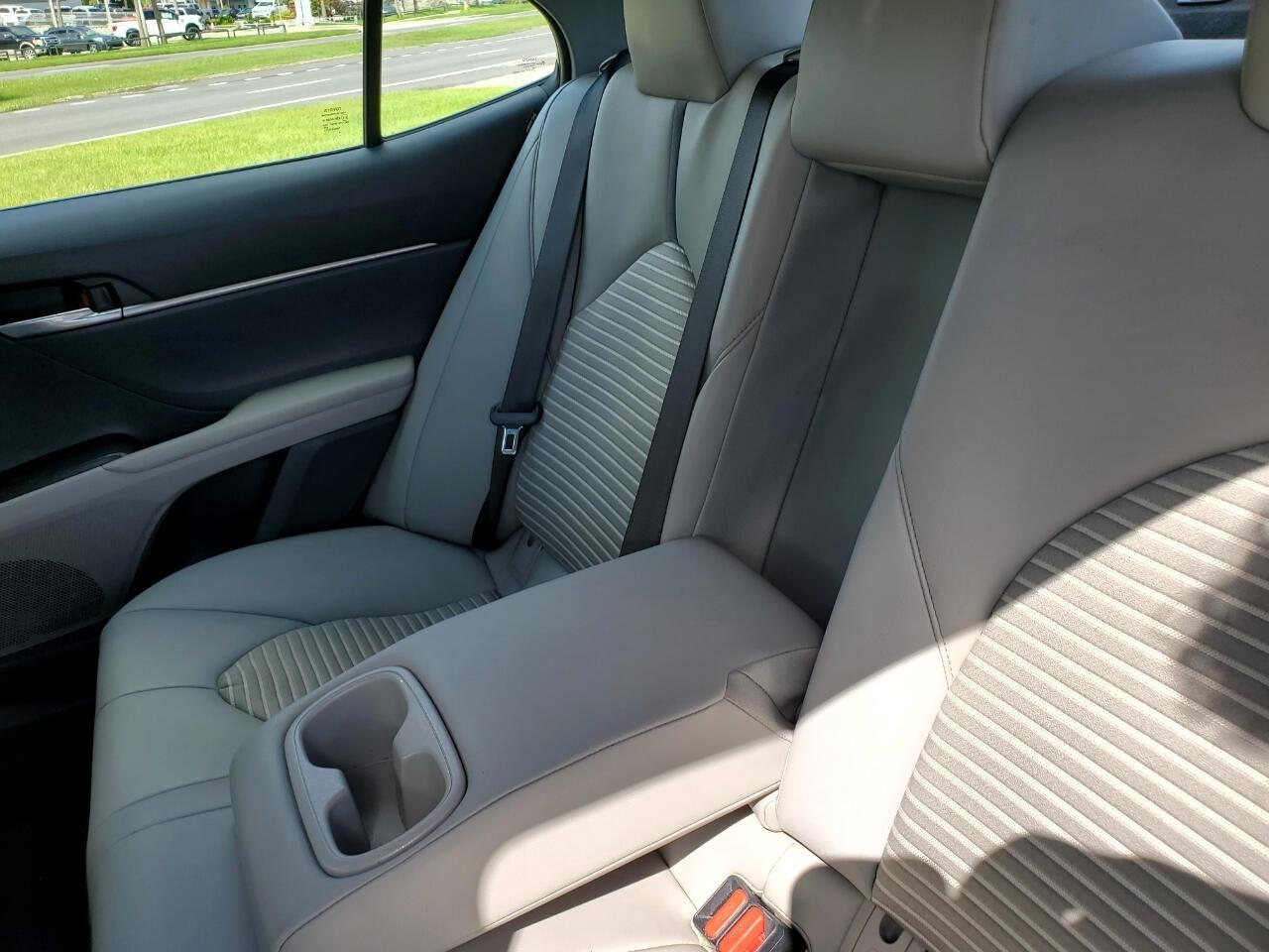 Toyota Camry SE 2021