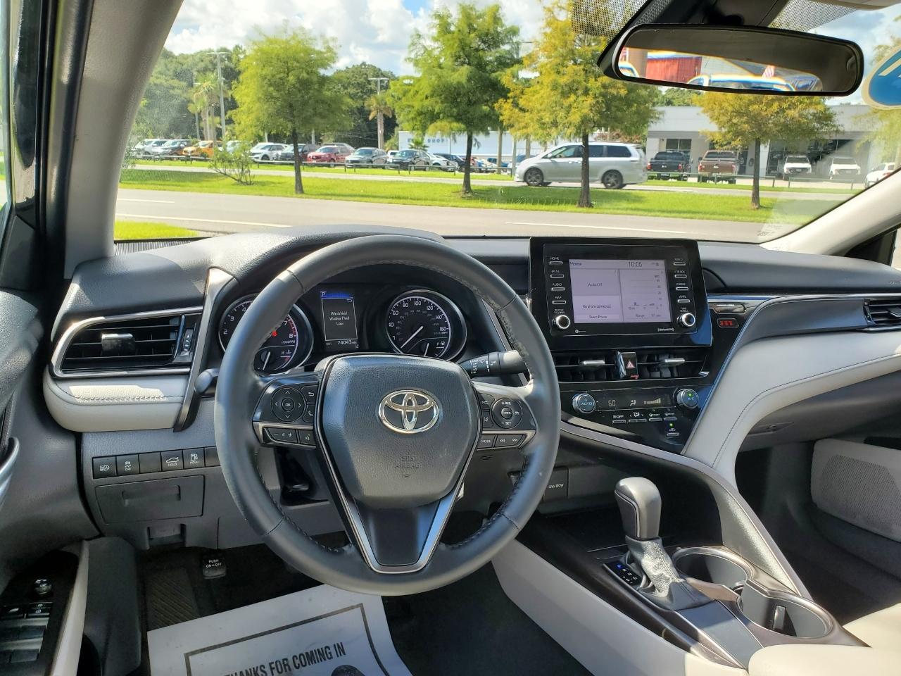 Toyota Camry SE 2021
