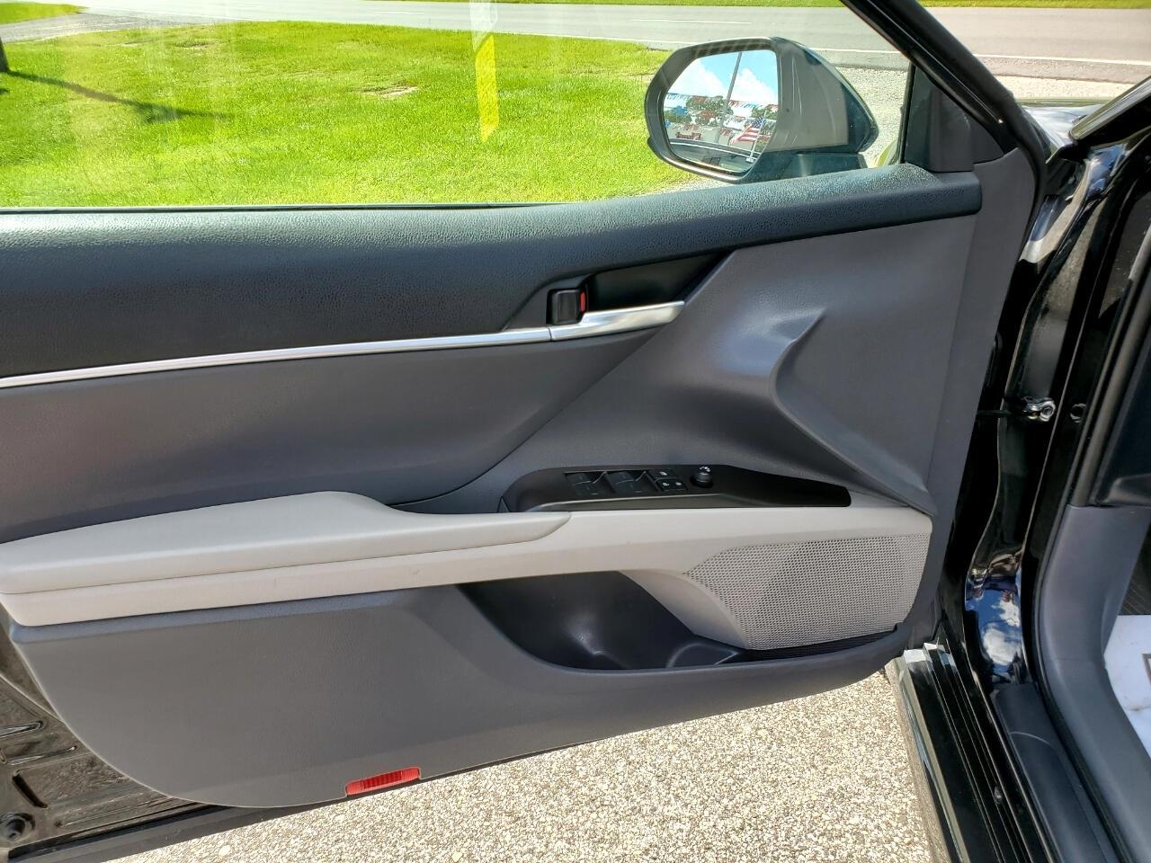 Toyota Camry SE 2021