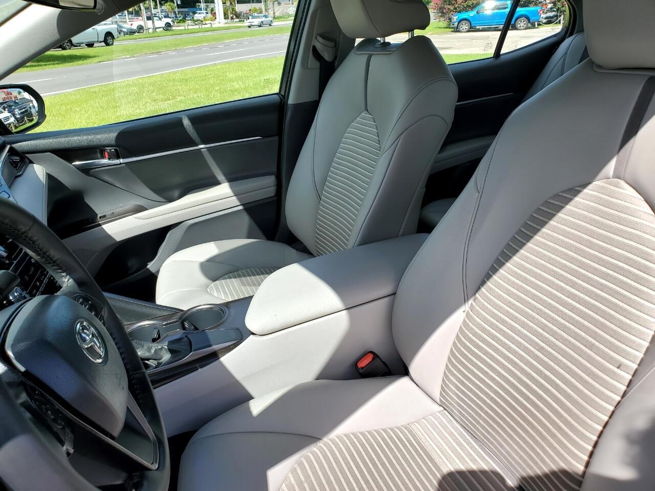 Toyota Camry SE 2021