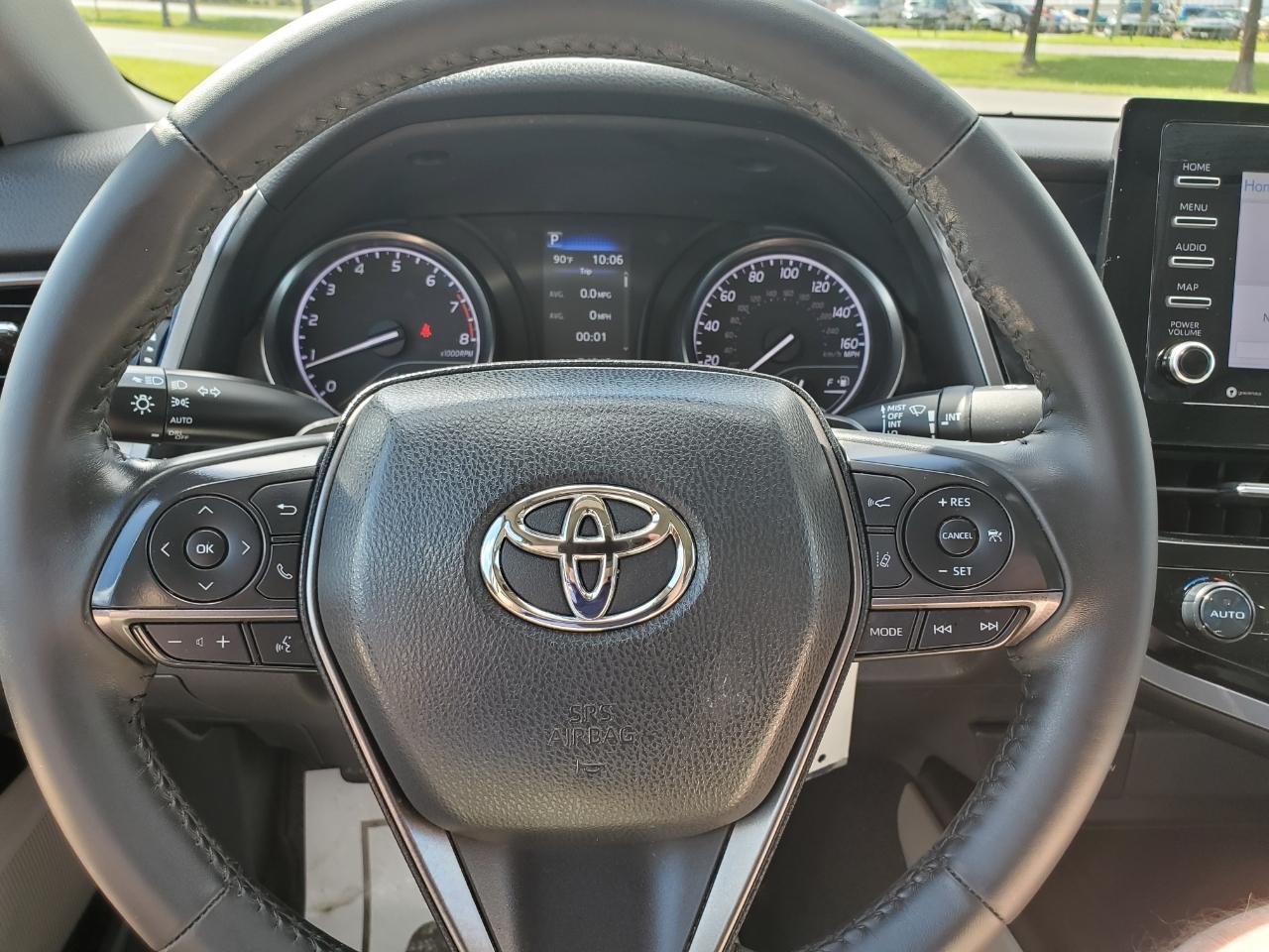 Toyota Camry SE 2021