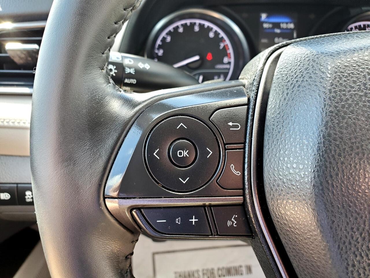 Toyota Camry SE 2021