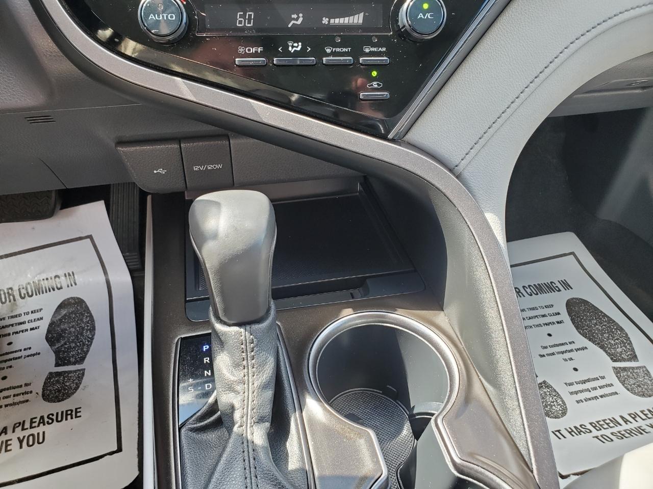Toyota Camry SE 2021