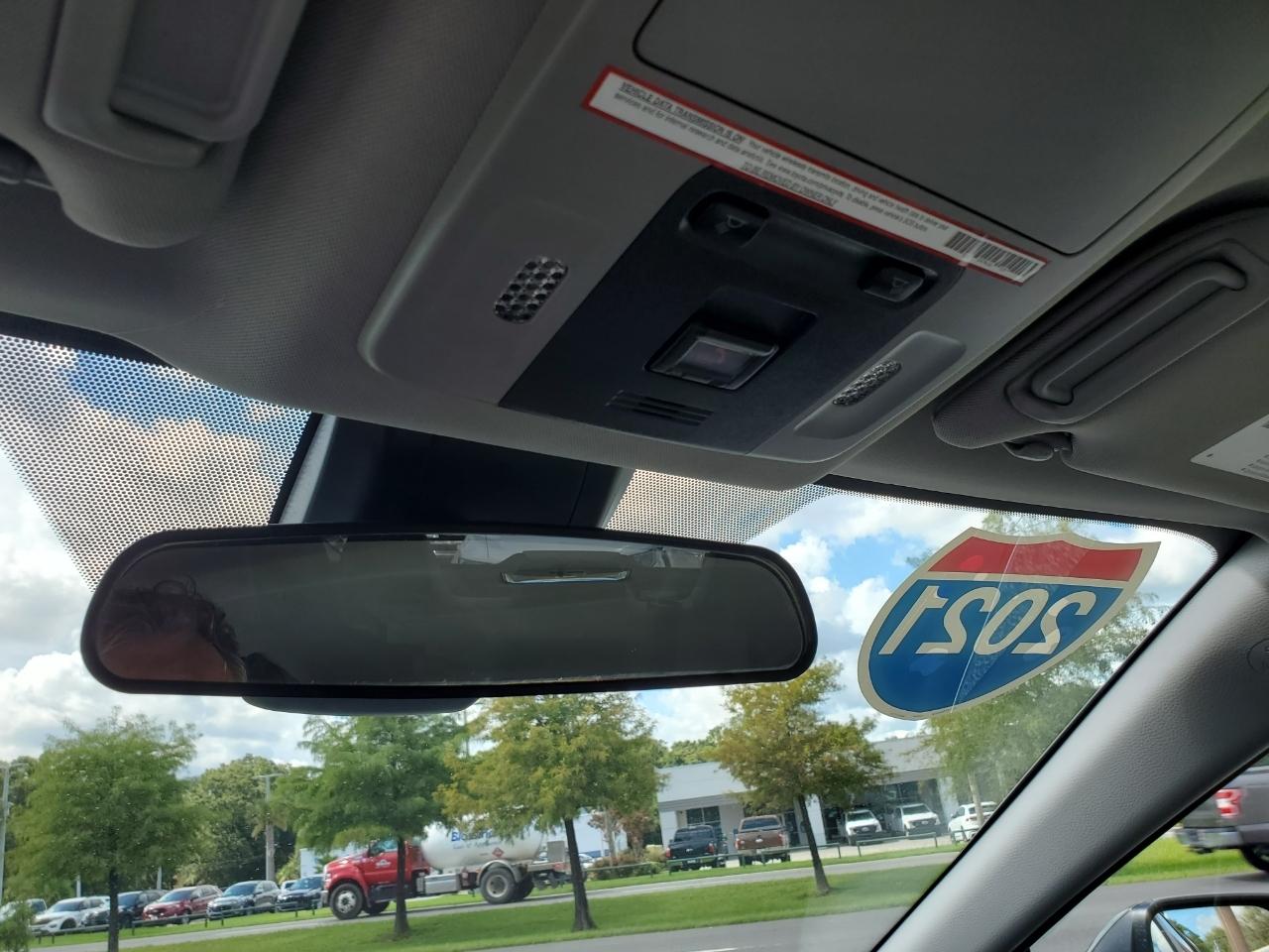 Toyota Camry SE 2021