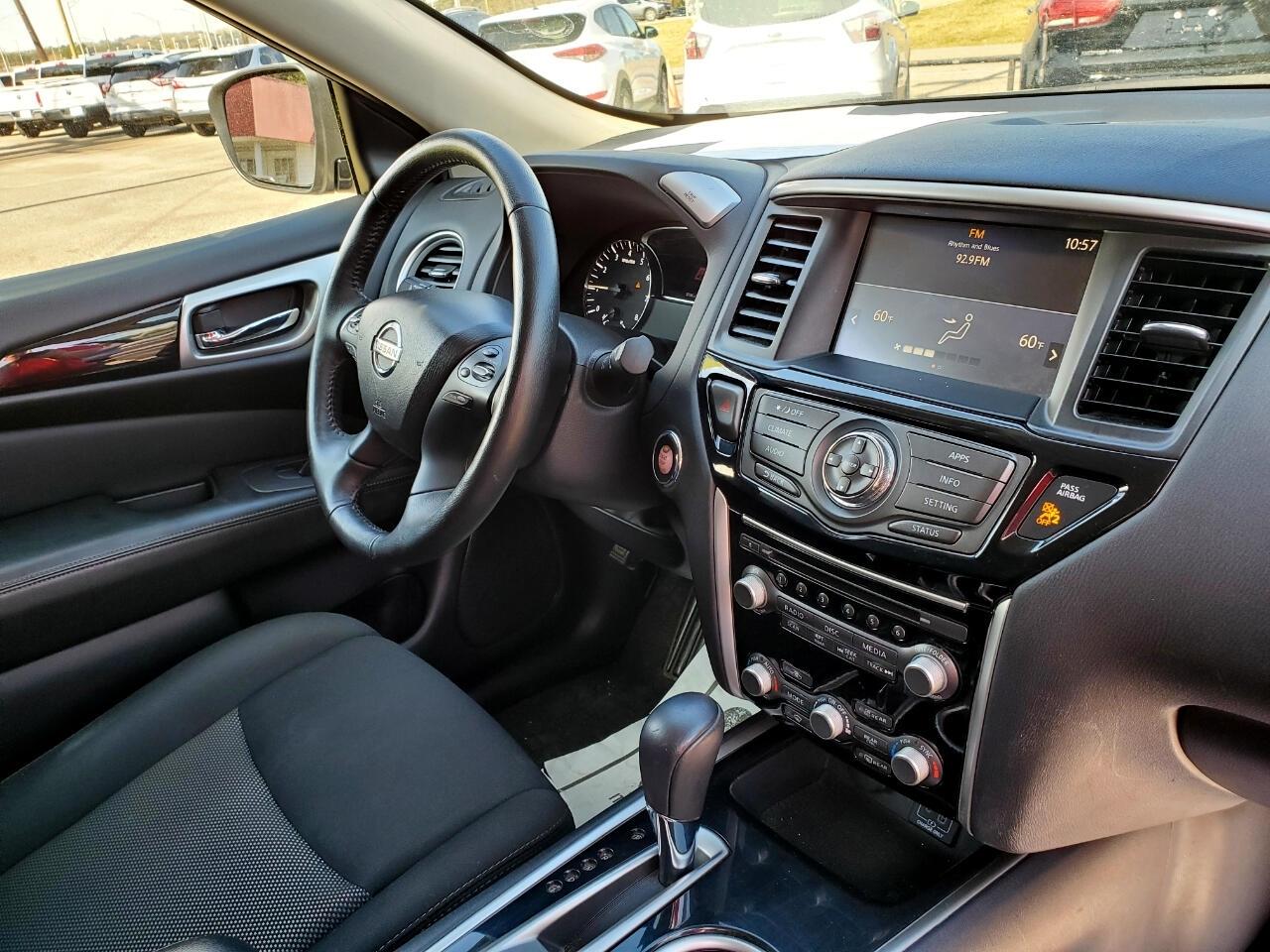 Nissan Pathfinder SV 4WD 2020