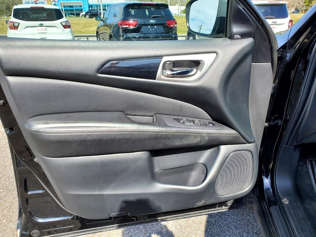 Nissan Pathfinder SV 4WD 2020
