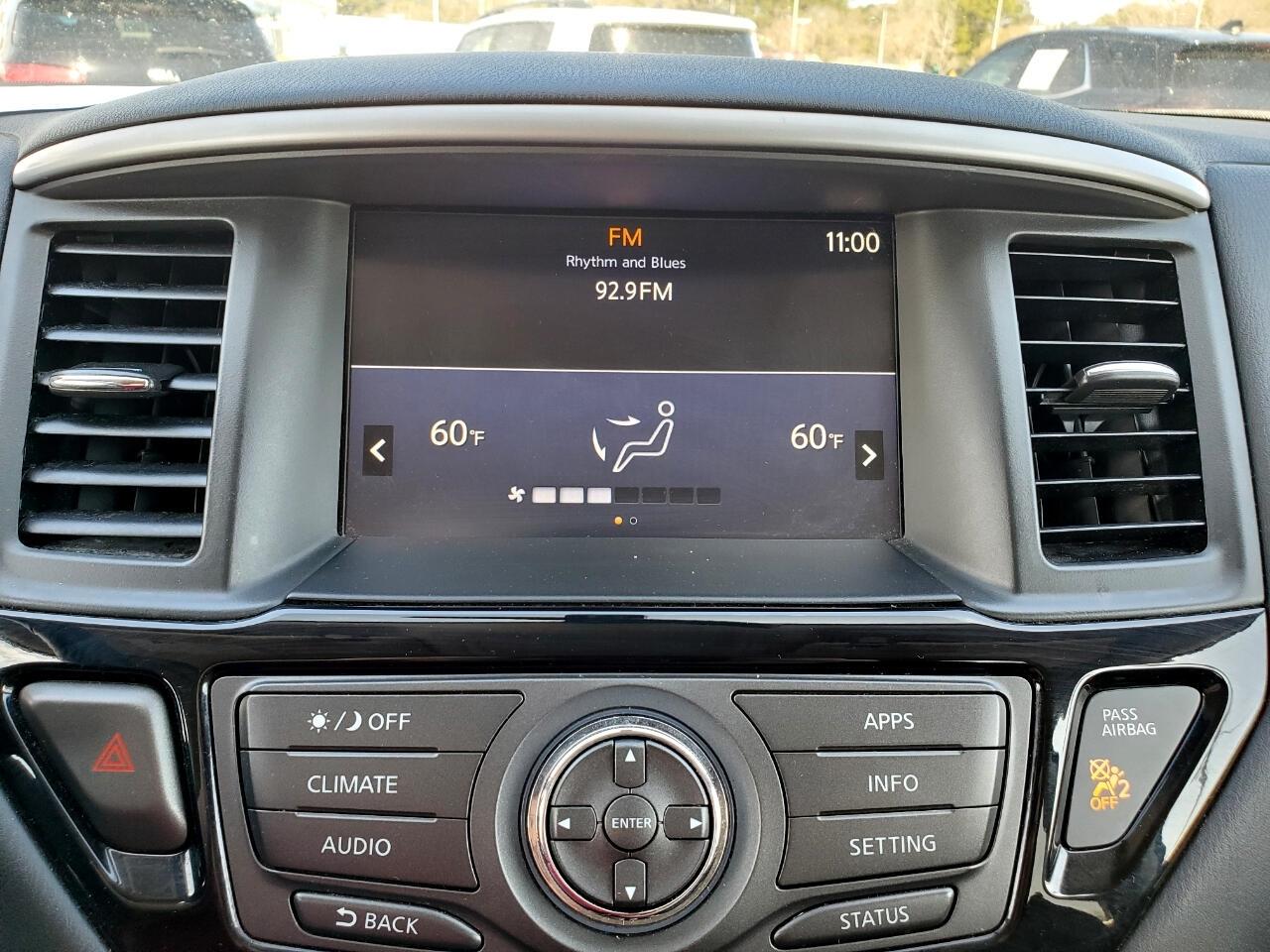 Nissan Pathfinder SV 4WD 2020
