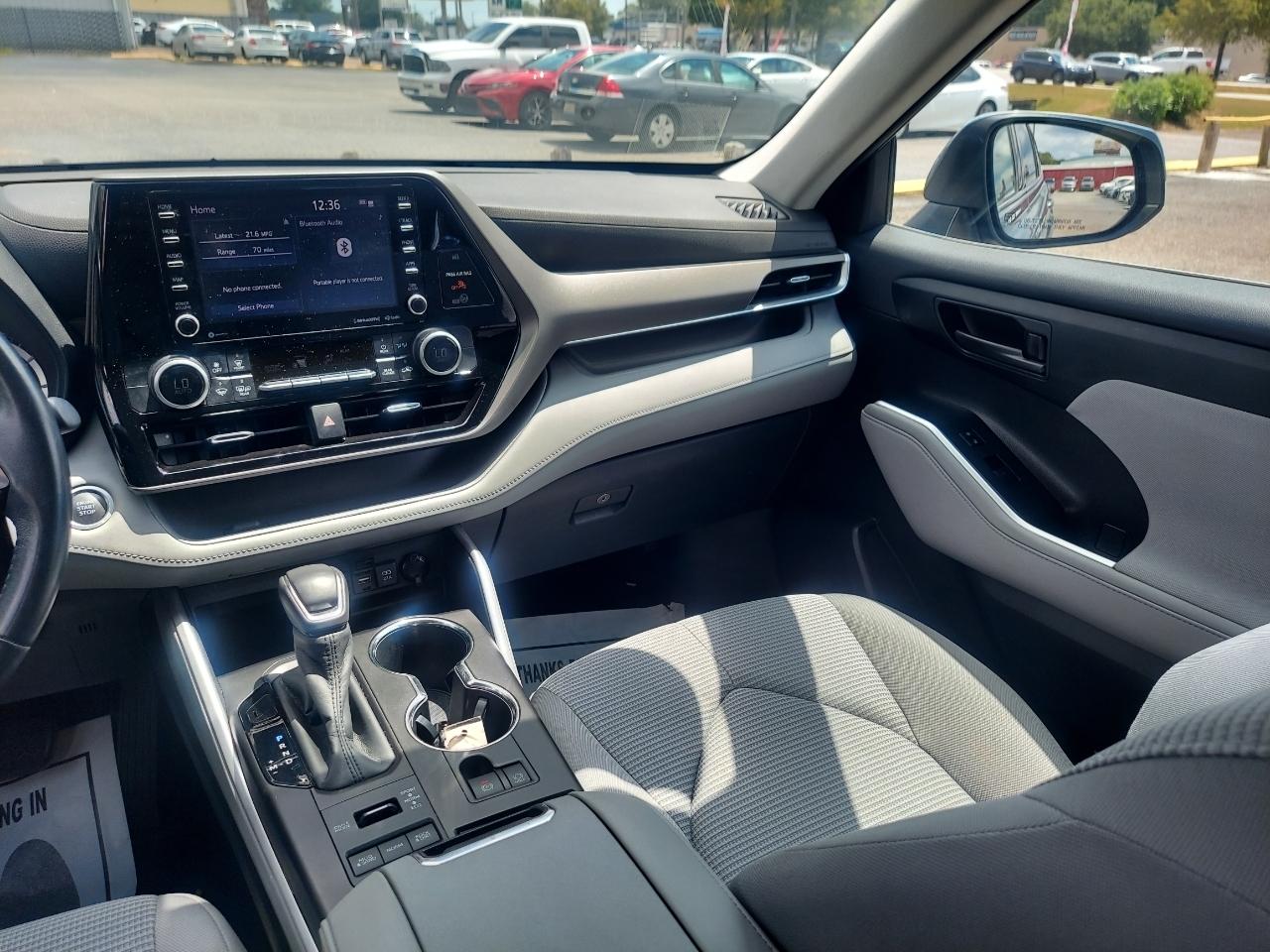 Toyota Highlander LE AWD V6 2020