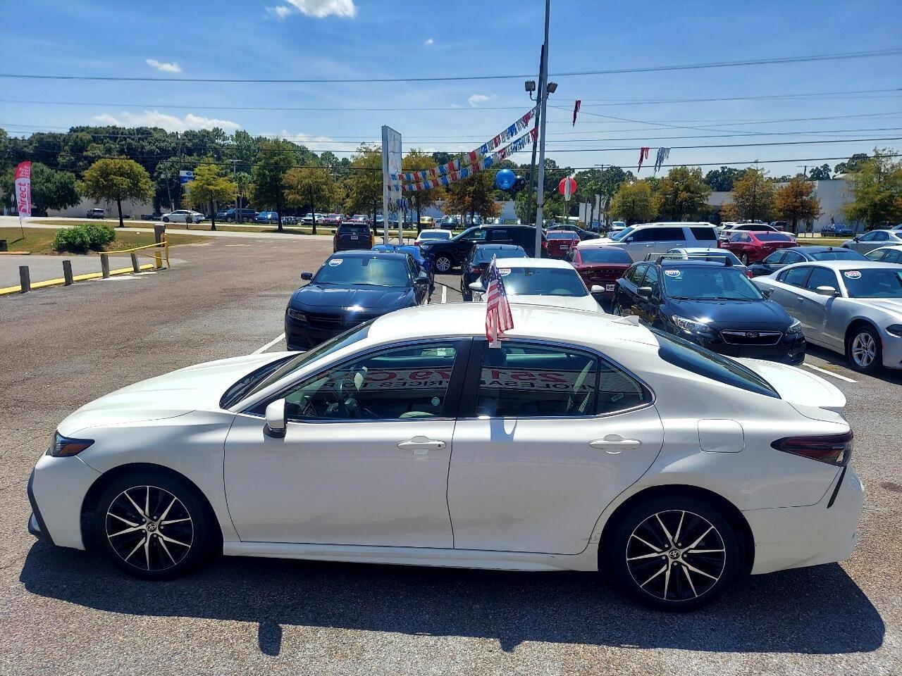 Toyota Camry SE 2022