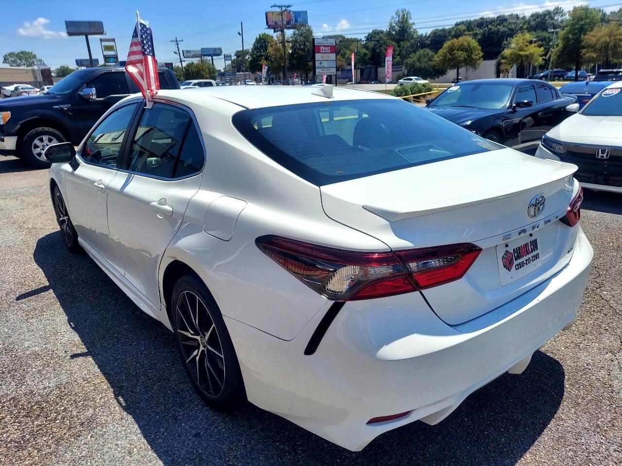 Toyota Camry SE 2022