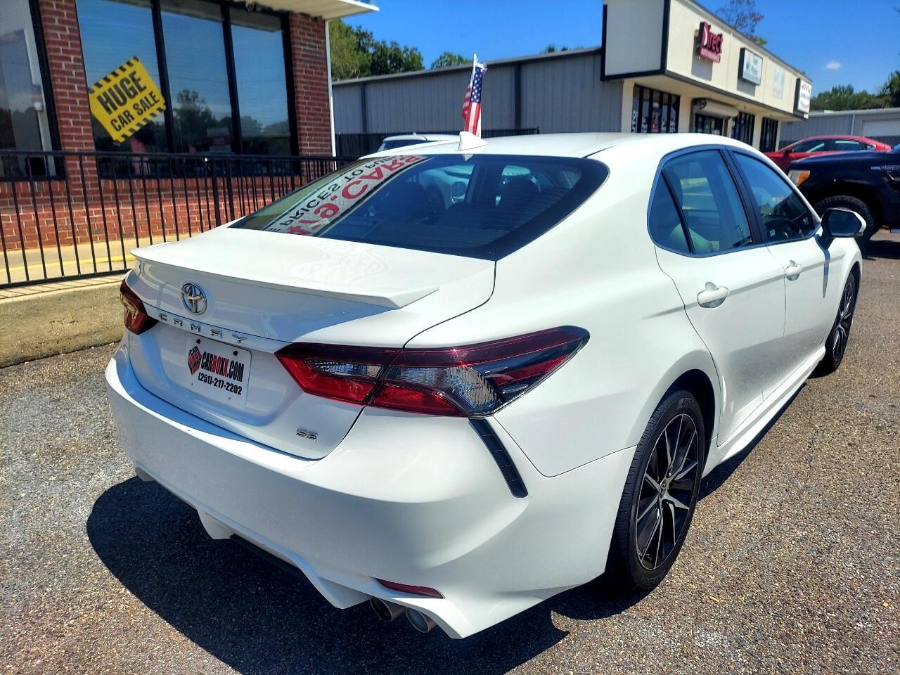 Toyota Camry SE 2022