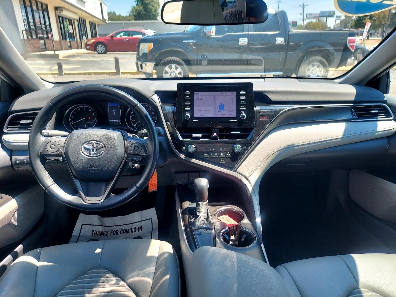 Toyota Camry SE 2022