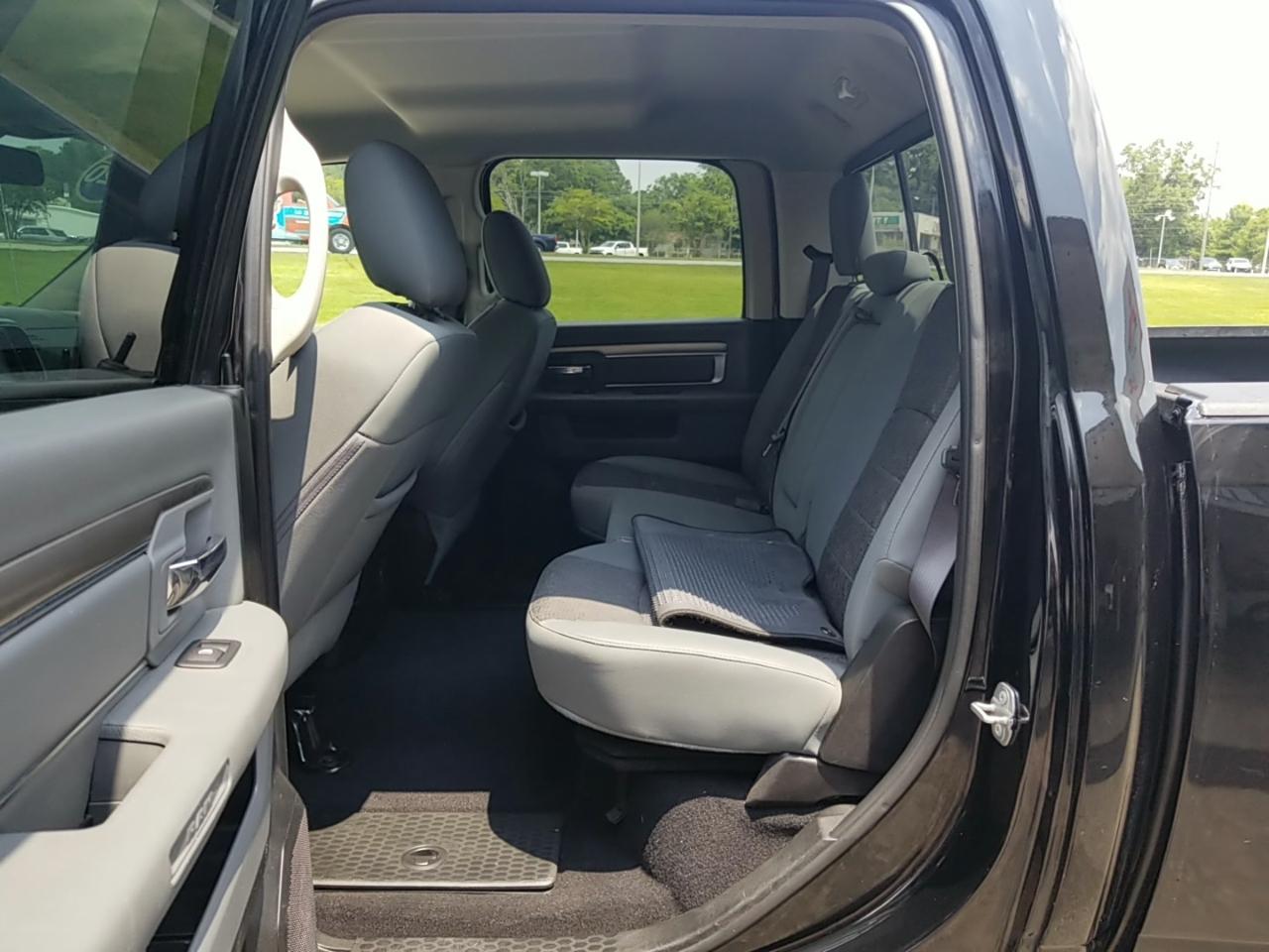 RAM 1500 Classic Tradesman Crew Cab SWB 4WD 2020