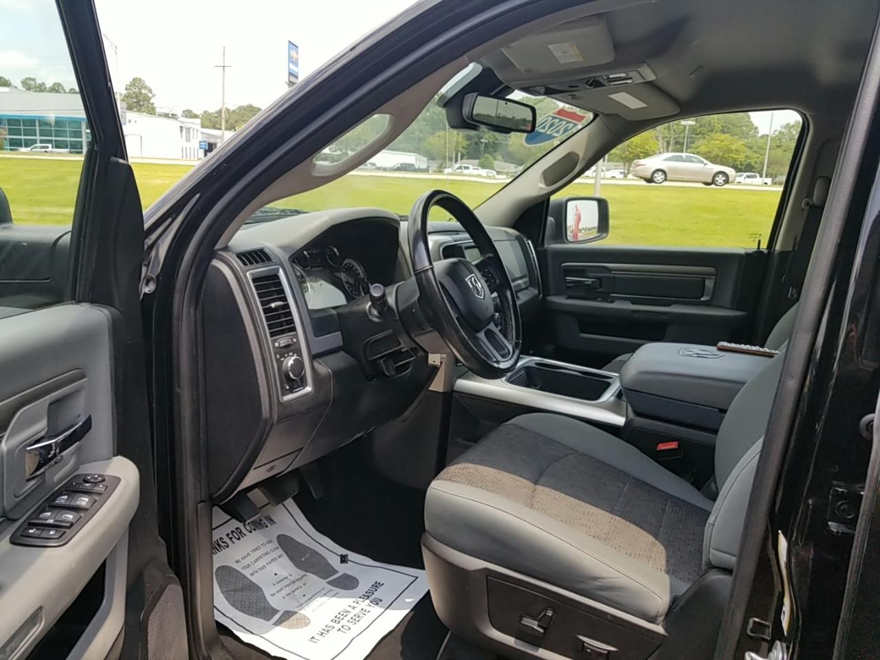 RAM 1500 Classic Tradesman Crew Cab SWB 4WD 2020