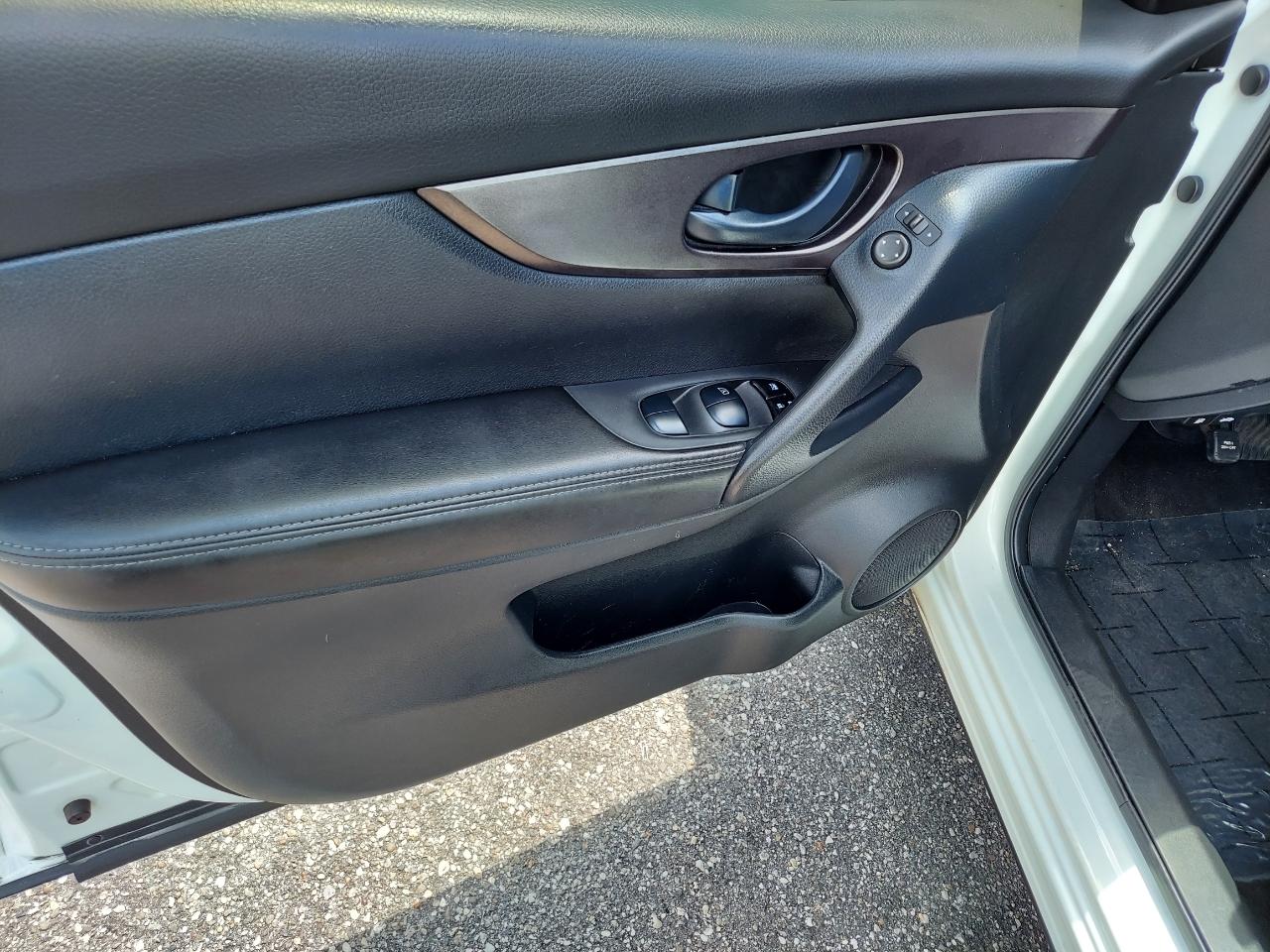 Nissan Rogue Sport S 2022