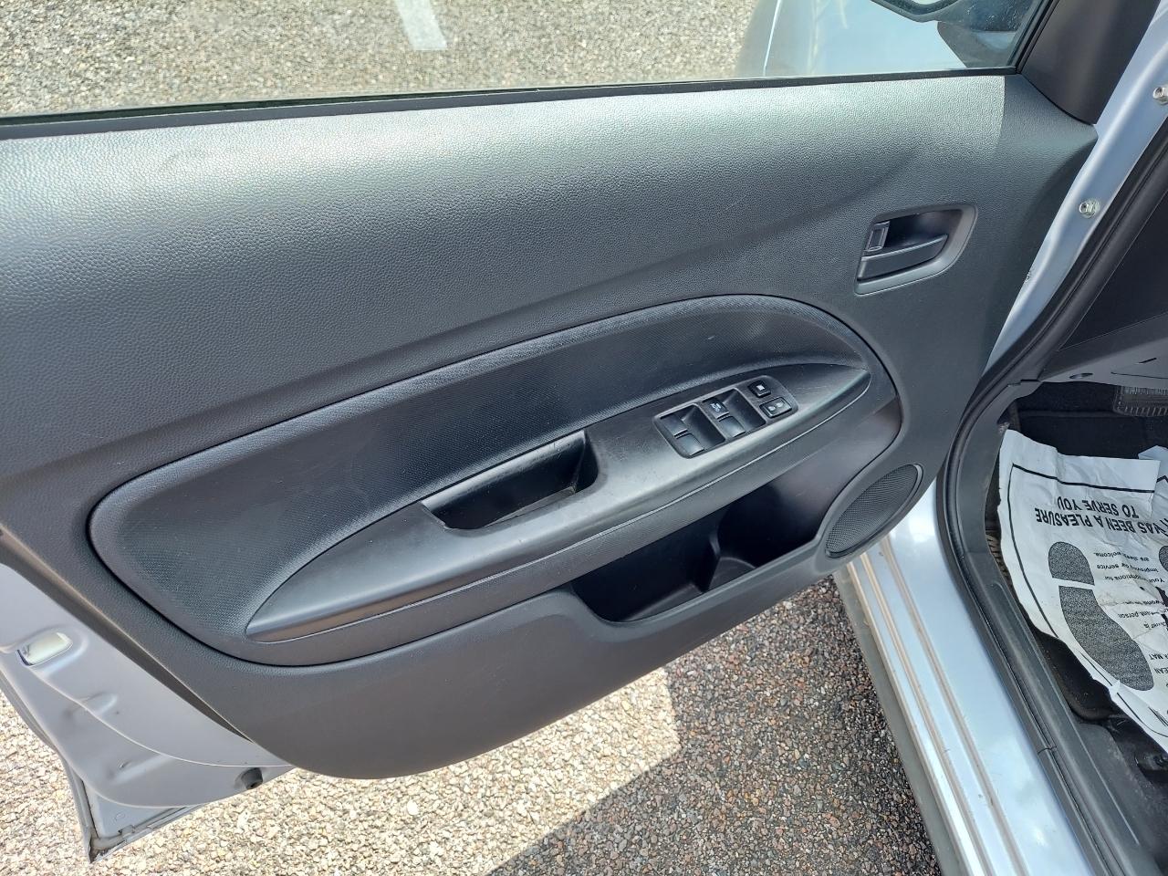 Mitsubishi Mirage ES CVT 2021