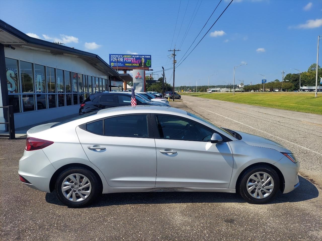 Hyundai Elantra SE 6M 2019