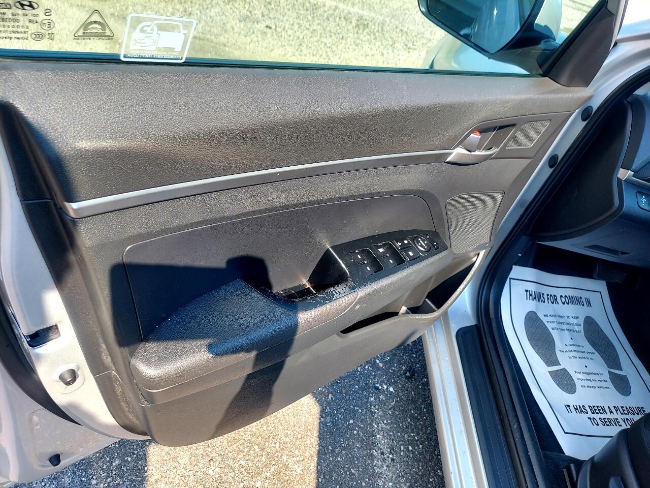 Hyundai Elantra SE 6M 2019