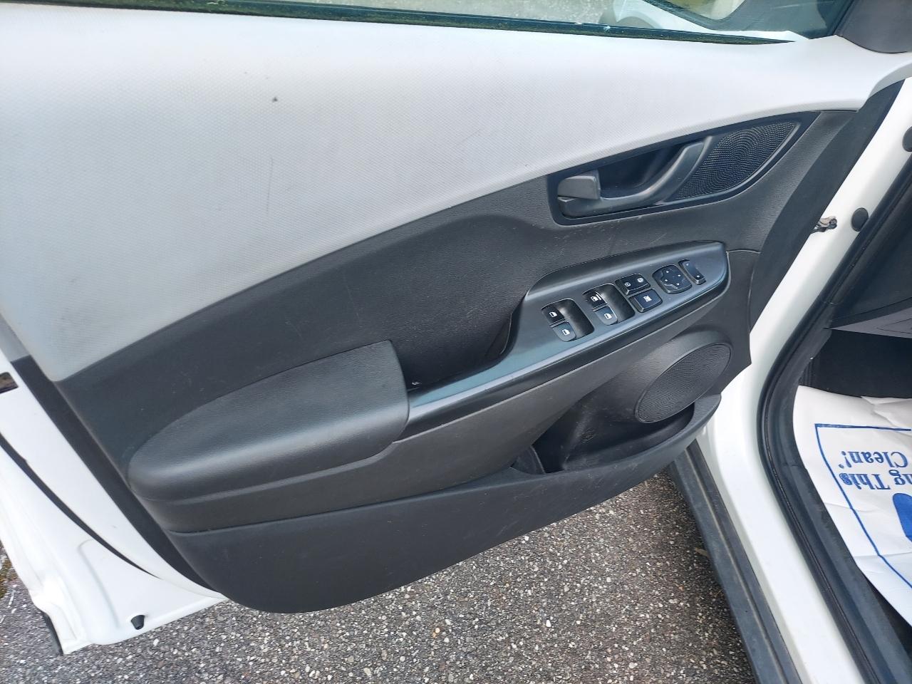 Hyundai Kona SE 2021