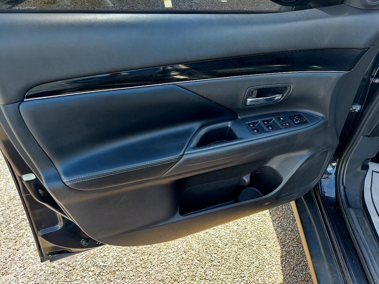 Mitsubishi Outlander SEL 2WD 2019