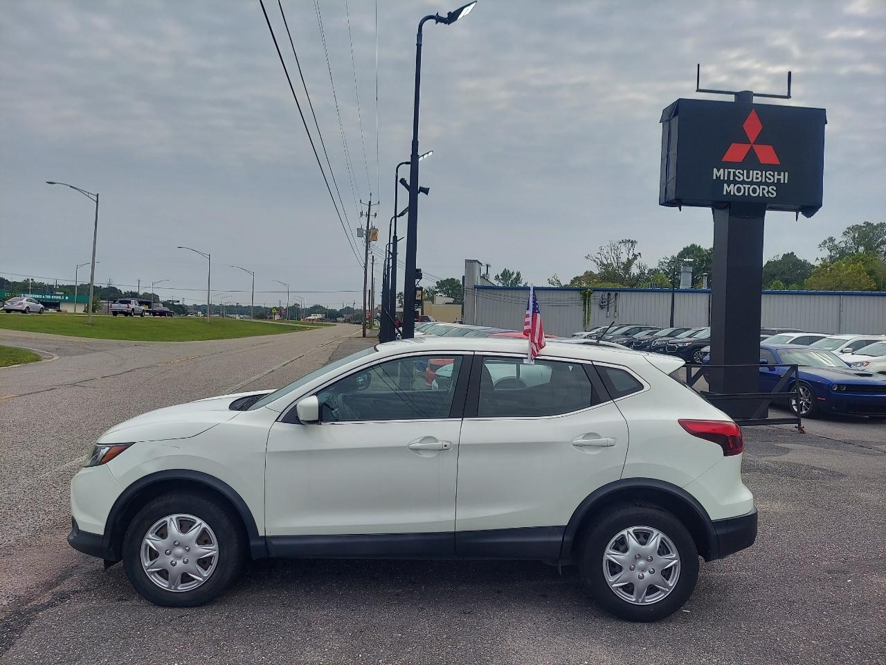 Nissan Rogue Sport S 2019