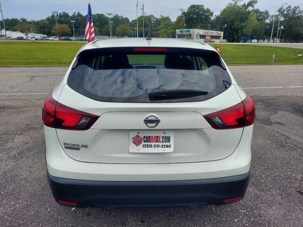 Nissan Rogue Sport S 2019