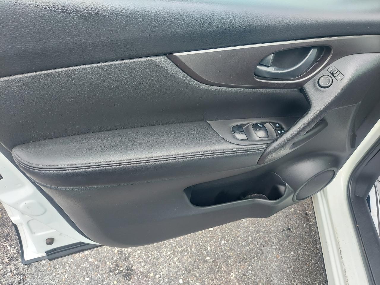 Nissan Rogue Sport S 2019