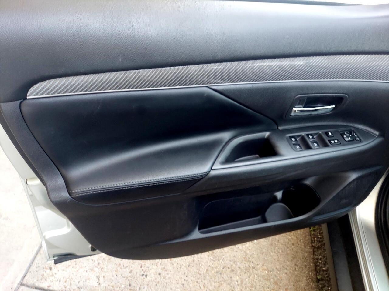 Mitsubishi Outlander SEL 2WD 2020