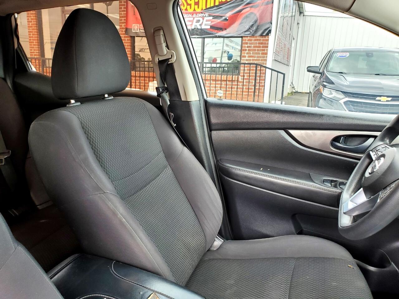 Nissan Rogue Sport S 2019