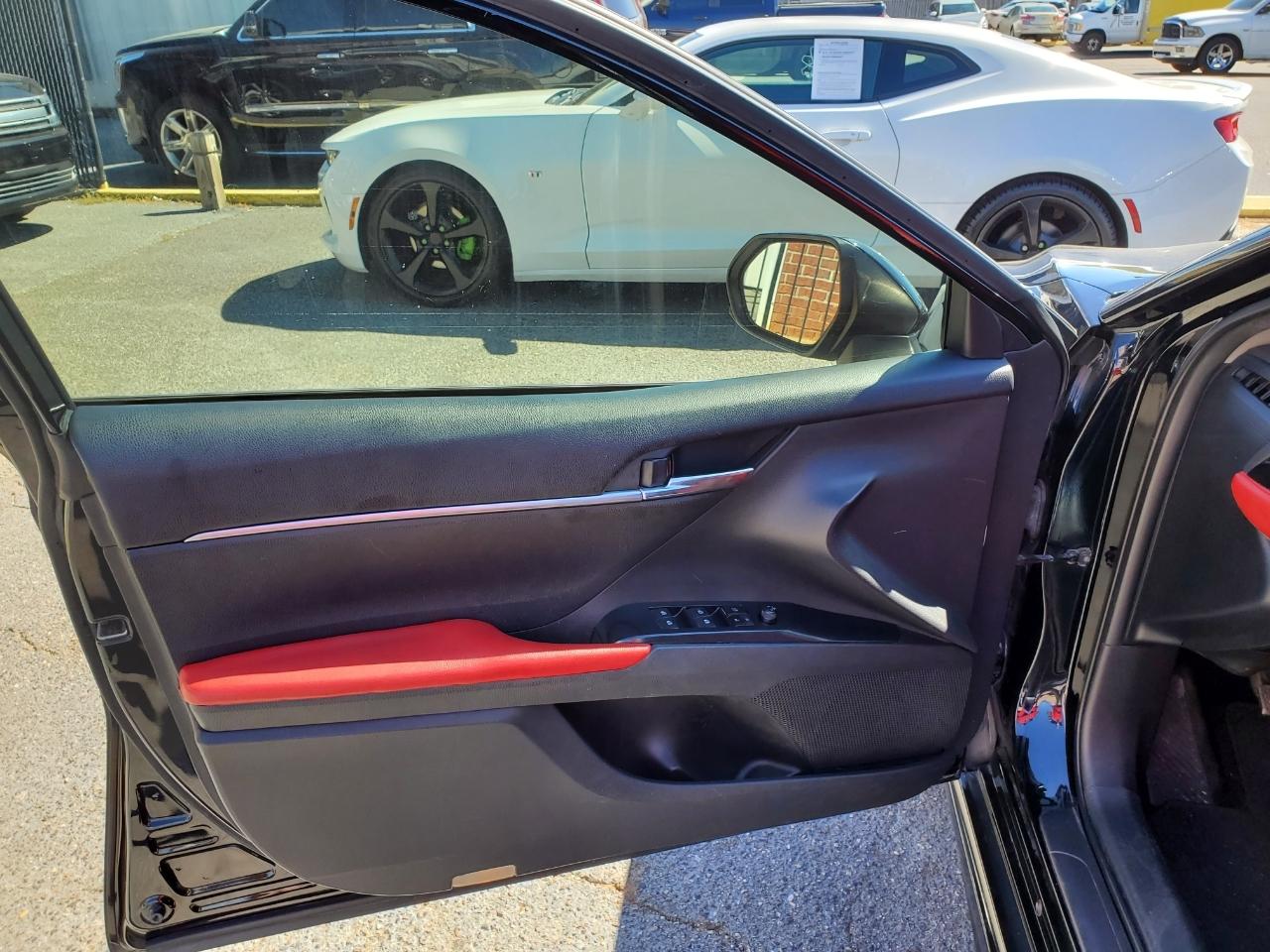 Toyota Camry SE 2018