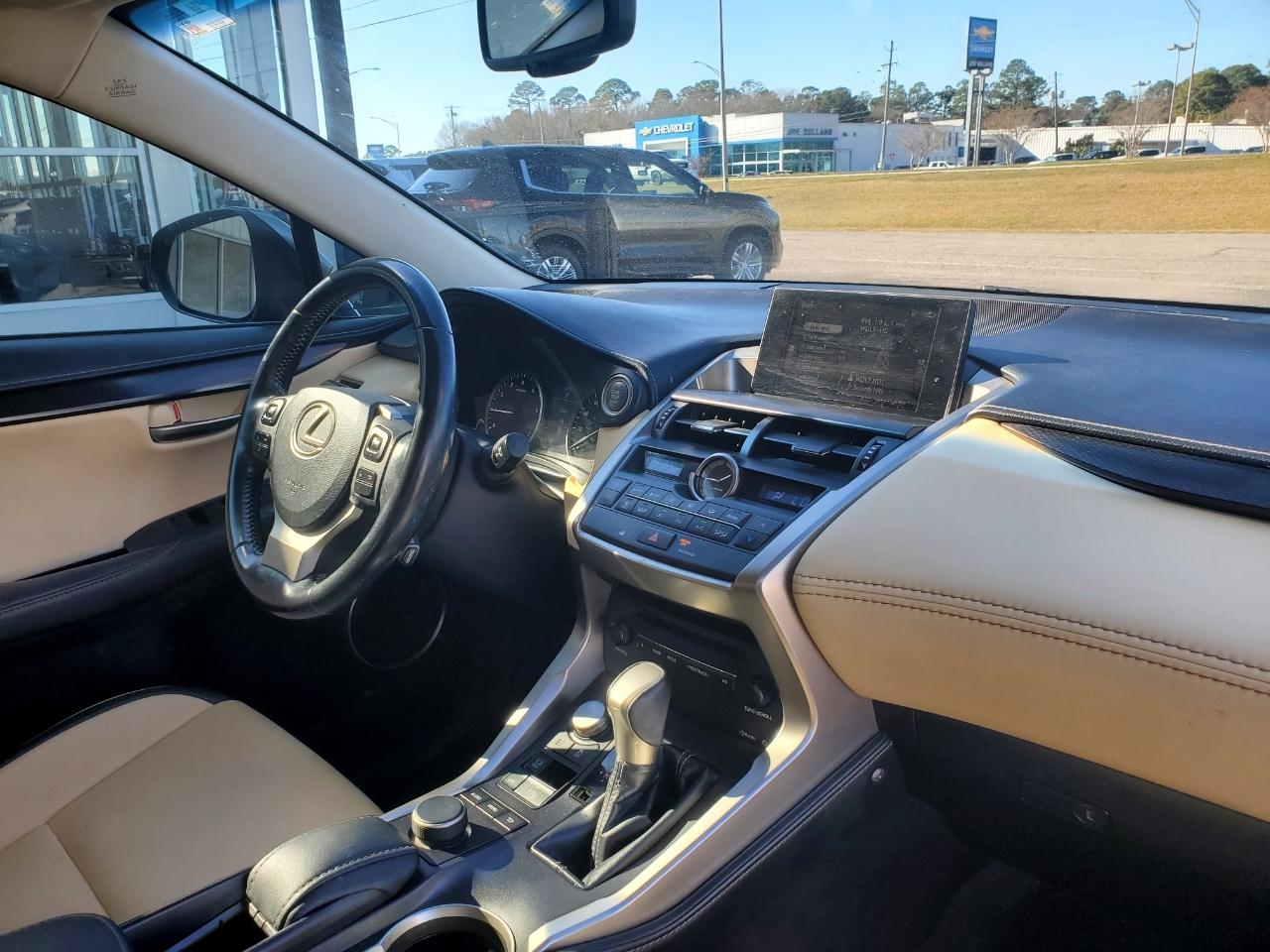 Lexus NX 200t FWD 2017