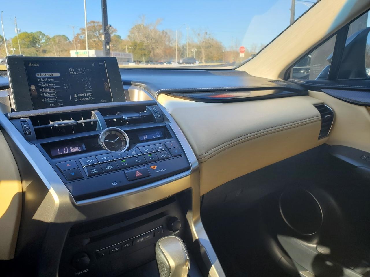 Lexus NX 200t FWD 2017