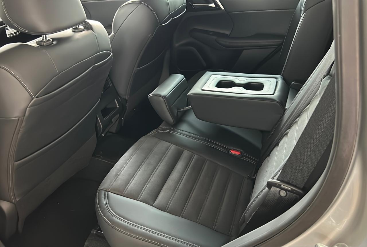 Mitsubishi Outlander PHEV SEL 2023