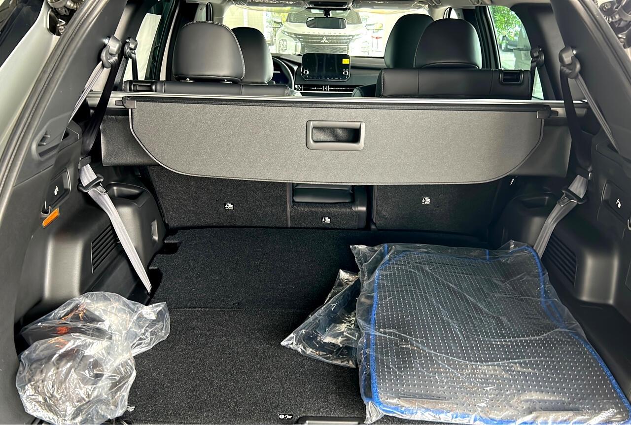 Mitsubishi Outlander PHEV SEL 2023