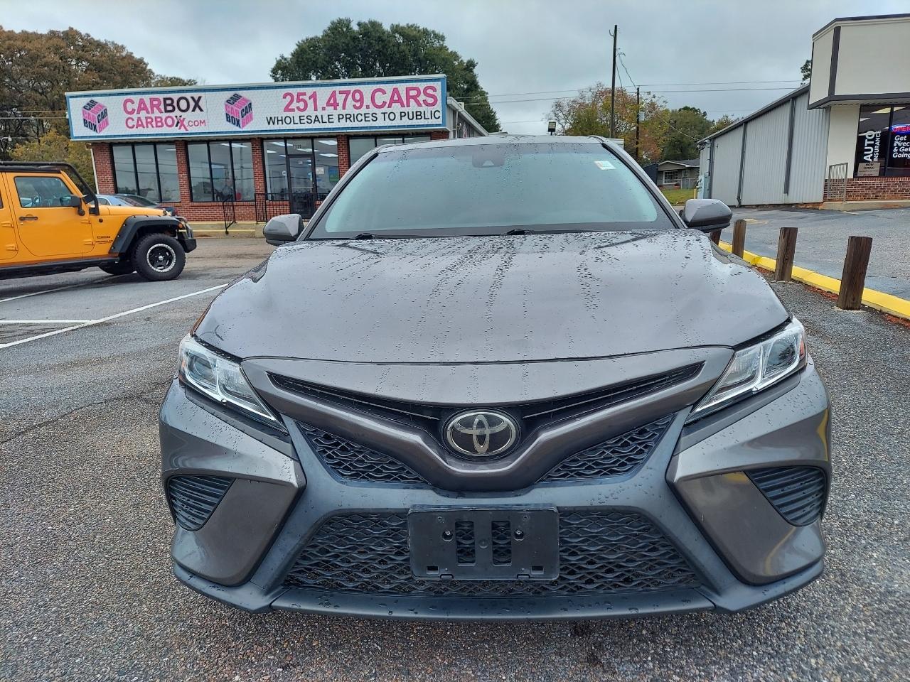 Toyota Camry SE 2020