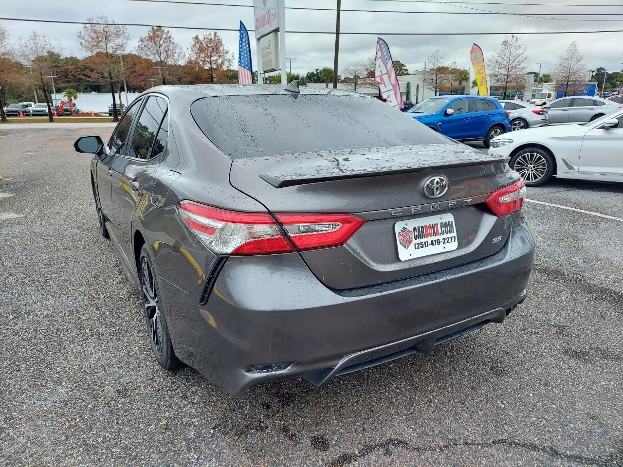 Toyota Camry SE 2020