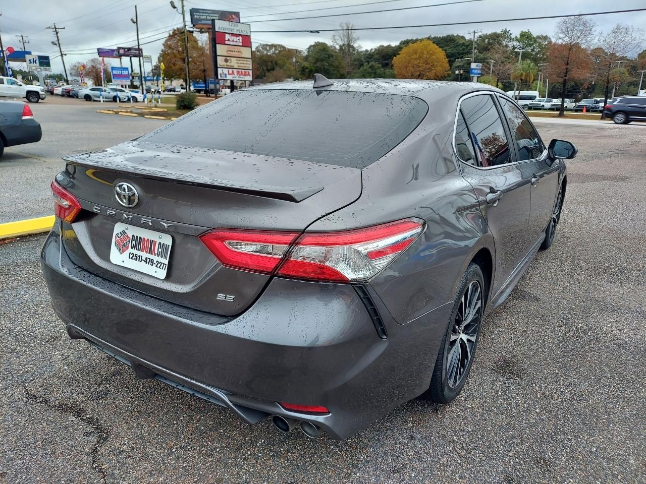Toyota Camry SE 2020