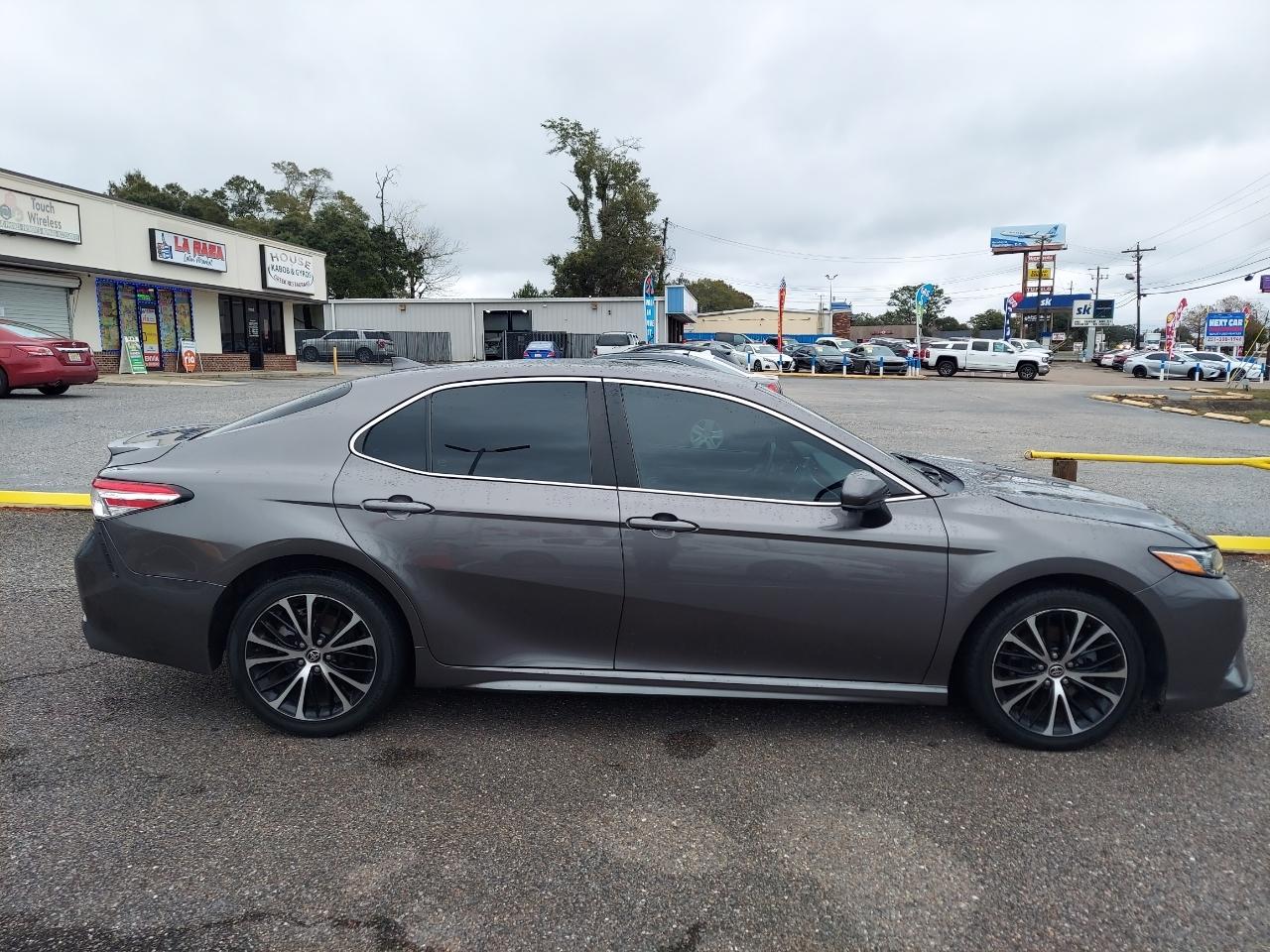 Toyota Camry SE 2020