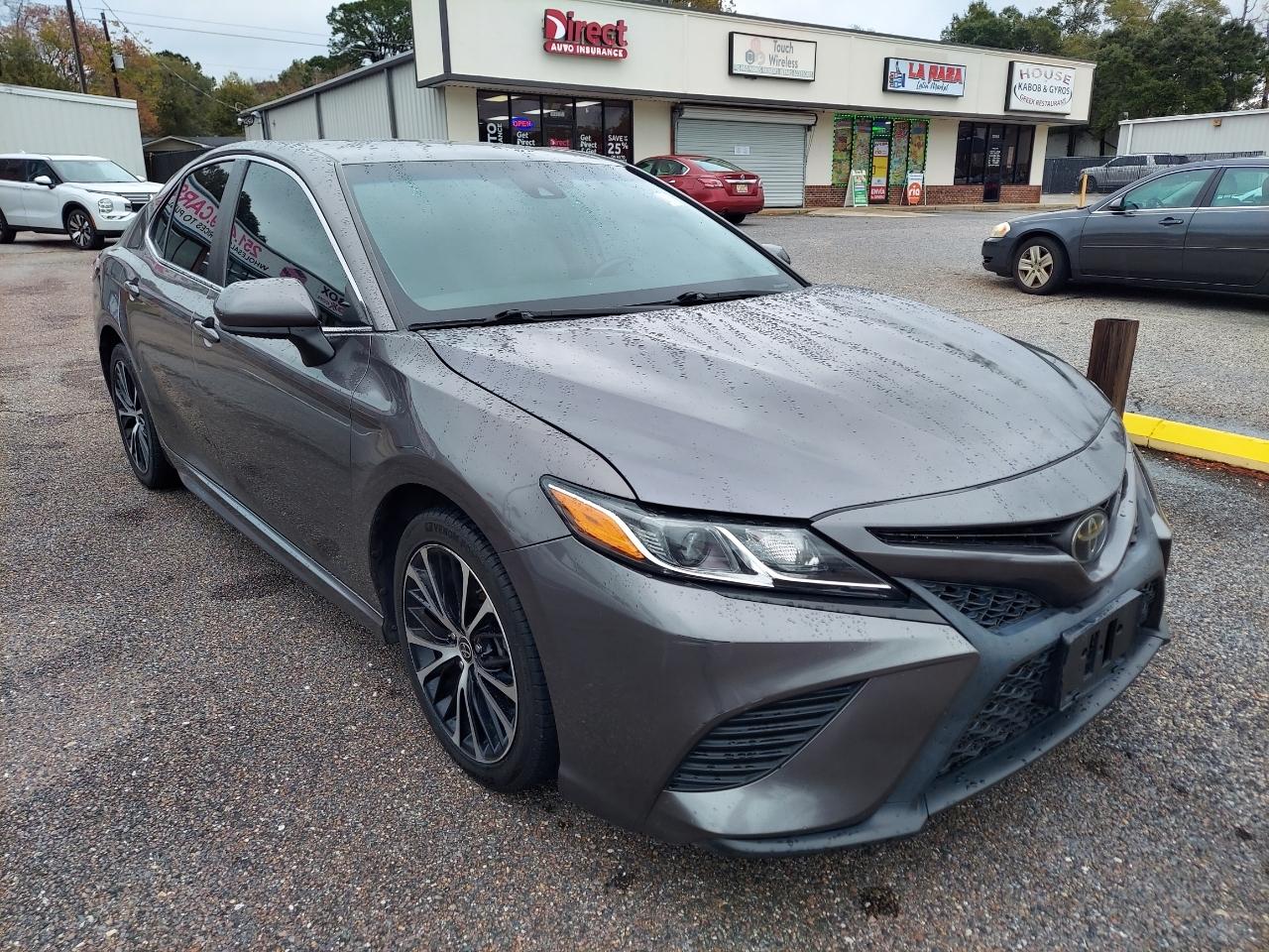 Toyota Camry SE 2020