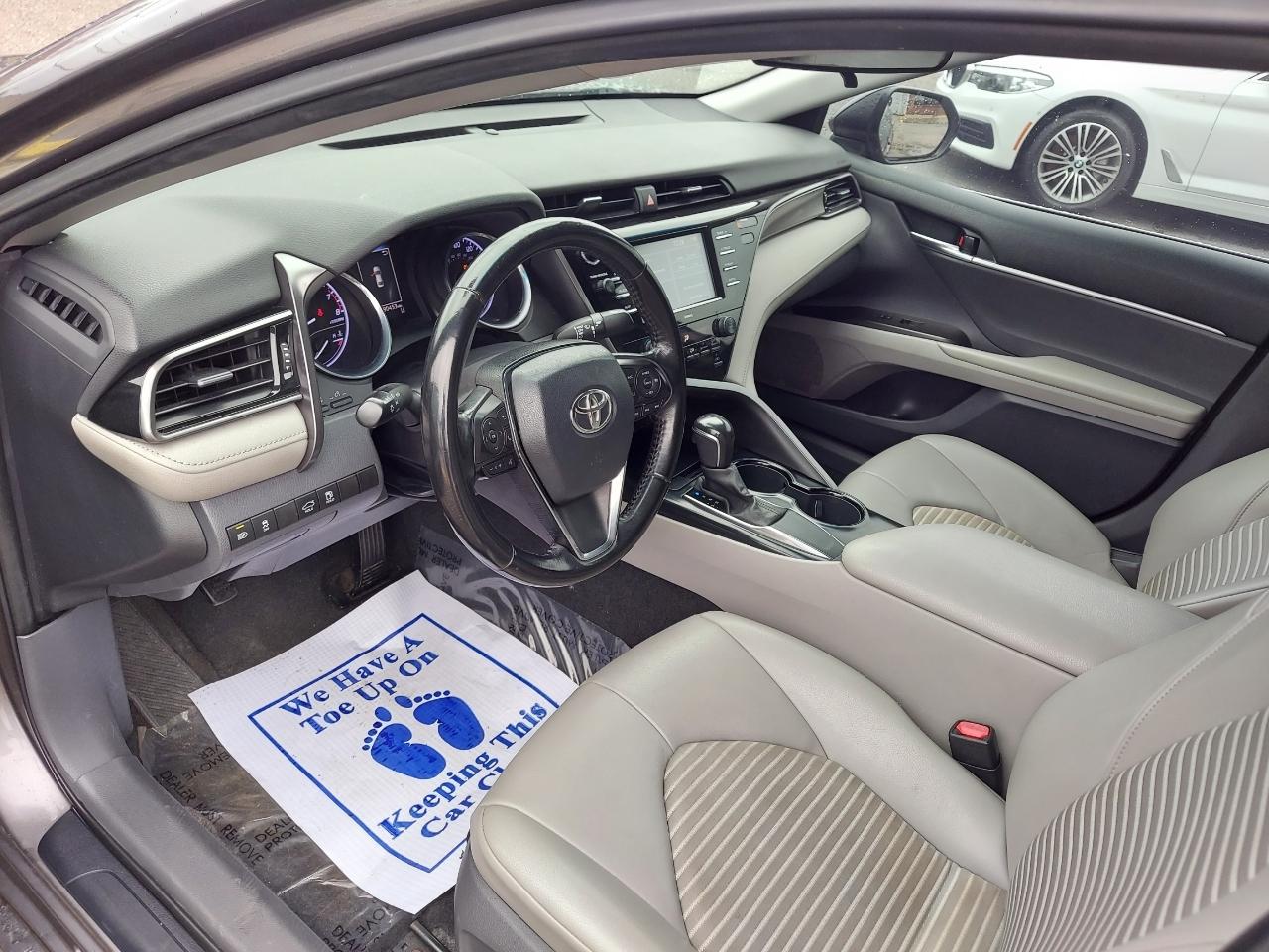 Toyota Camry SE 2020